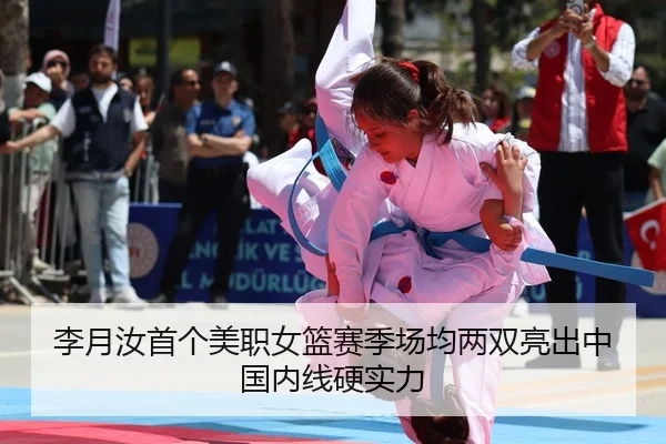li-yue-ru-shou-ge-mei-zhi-nv-lan-sai-ji-chang-jun-liang-shuang-liang-chu-zhong-guo-nei-xian-ying-shi-li-2-252.jpg